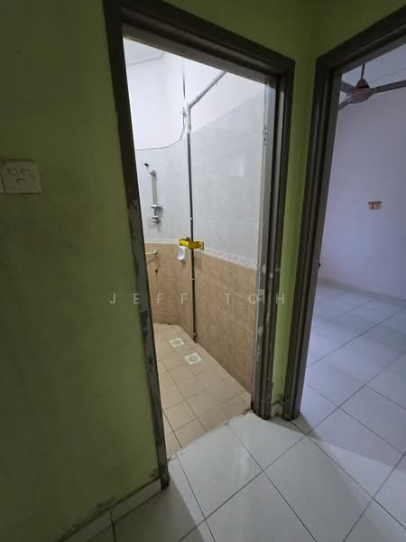 1-storey Terraced House for Rent in Skudai (Johor) - Jeff Toh - Bathroom - PropertyGuru.com.my
