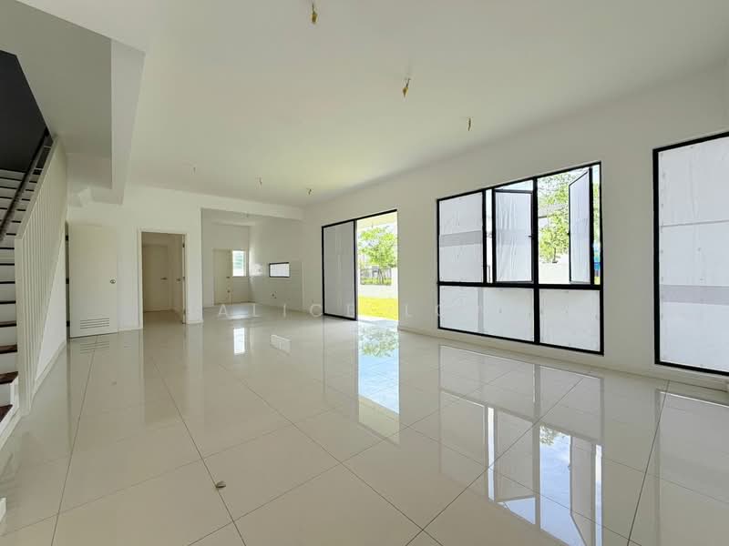 Rumah Teres 2-Tingkat untuk Dijual di Kota Emerald (Rawang) - Alice Low - Living Room - PropertyGuru.com.my