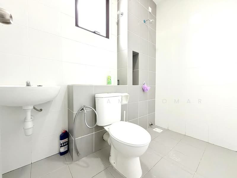 2-storey Terraced House for Sale in Puncak Alam (Selangor) - Kamaruzaman Omar - Bathroom - PropertyGuru.com.my
