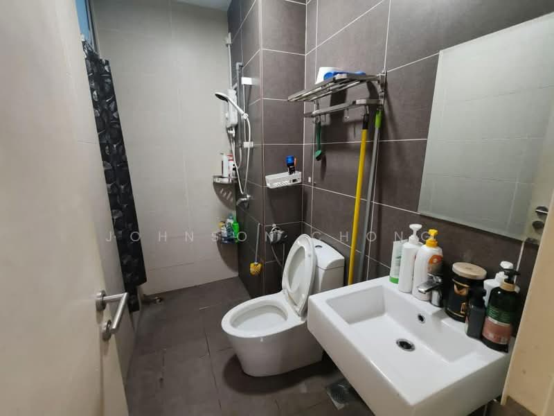 Kediaman Servis untuk Dijual di SKS Habitat - Johnson Chong - Bathroom - PropertyGuru.com.my