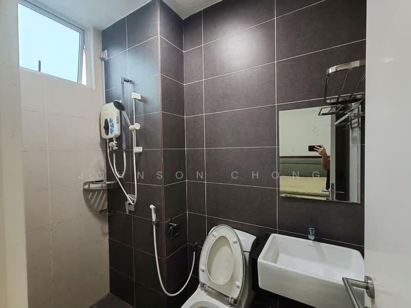 Kediaman Servis untuk Dijual di SKS Habitat - Johnson Chong - Bathroom - PropertyGuru.com.my
