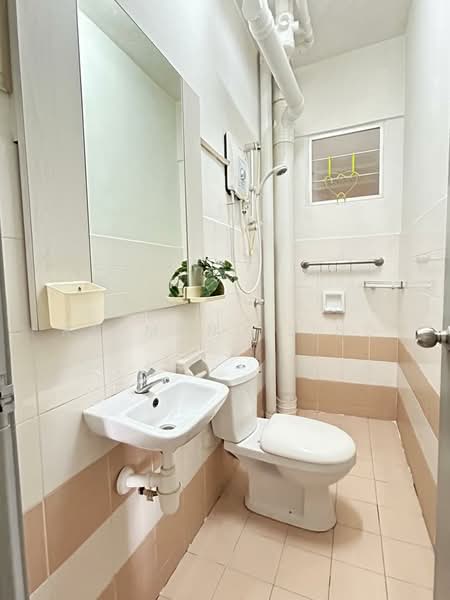 Condominium for Rent at Residensi Laguna (Sunway Belvedere) - Raymond Ling - Bathroom - PropertyGuru.com.my