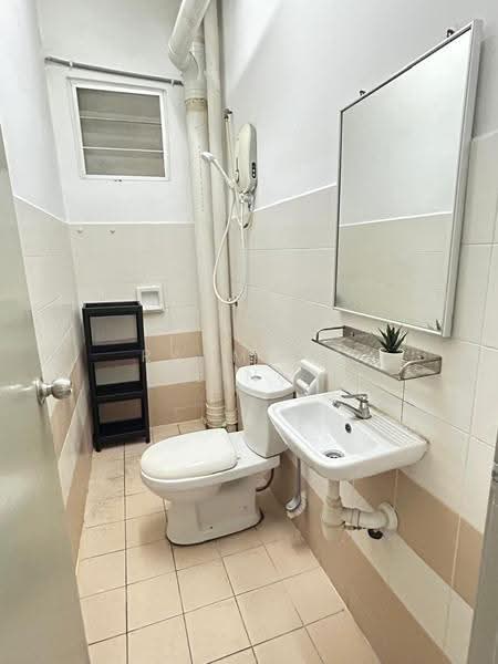 Condominium for Rent at Residensi Laguna (Sunway Belvedere) - Raymond Ling - Bathroom - PropertyGuru.com.my