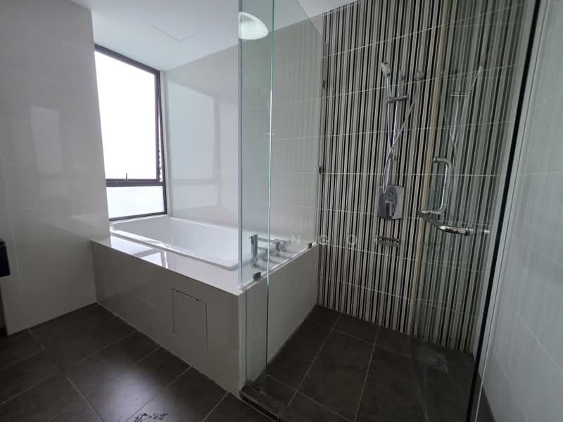 Condominium for Sale at The Straits View Condominium - Jane Ngoi - Bathroom - PropertyGuru.com.my