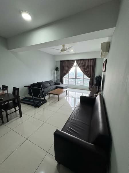 Kediaman Servis untuk Disewa di Molek Pulai - Jane Ngoi - Living Room - PropertyGuru.com.my
