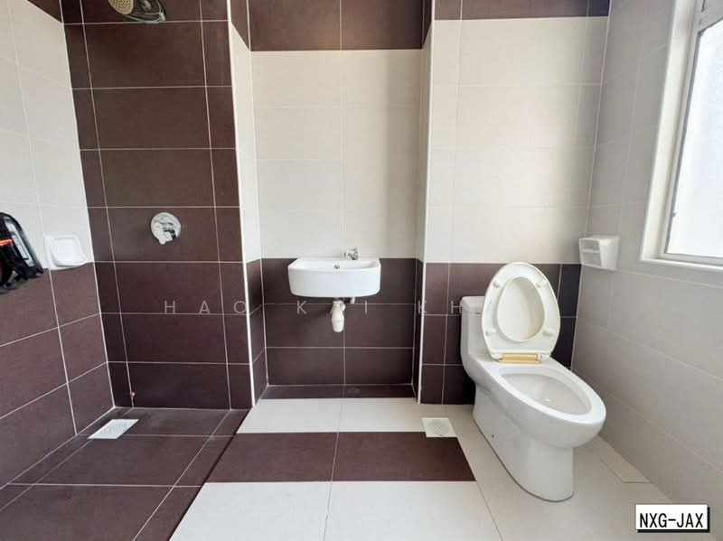 Rumah Berkembar untuk Dijual di Canary Garden (Klang) - Hao Kai Khaw - Bathroom - PropertyGuru.com.my