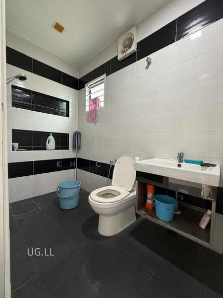 2-storey Terraced House for Sale in Bandar Bukit Tinggi 2 (Klang) - KH Chong - Bathroom - PropertyGuru.com.my