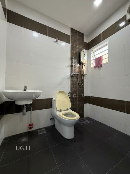 2-storey Terraced House for Sale in Bandar Bukit Tinggi 2 (Klang) - KH Chong - Bathroom - PropertyGuru.com.my