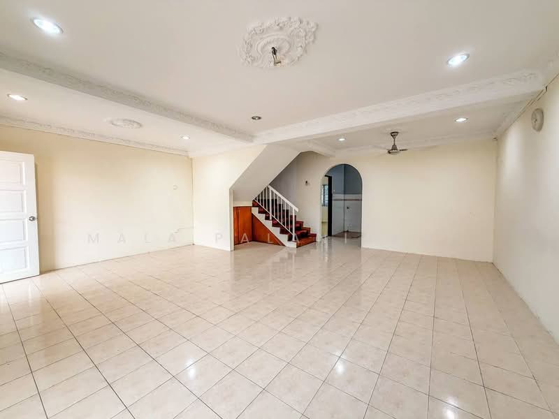 Terraced House for Sale in Seksyen 32, Kemuning Green Ville (Shah Alam) - Mala Palanisamy - Living Room - PropertyGuru.com.my
