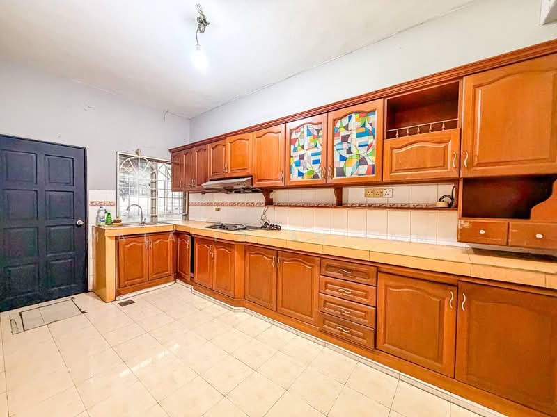 Terraced House for Sale in Seksyen 32, Kemuning Green Ville (Shah Alam) - Mala Palanisamy - Kitchen - PropertyGuru.com.my