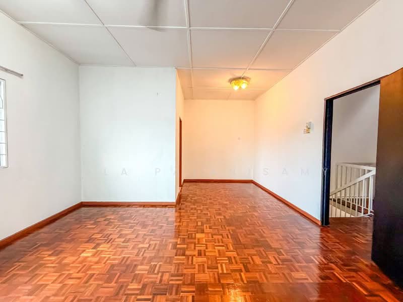 Terraced House for Sale in Seksyen 32, Kemuning Green Ville (Shah Alam) - Mala Palanisamy - Living Room - PropertyGuru.com.my
