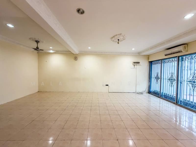 Terraced House for Sale in Seksyen 32, Kemuning Green Ville (Shah Alam) - Mala Palanisamy - Living Room - PropertyGuru.com.my