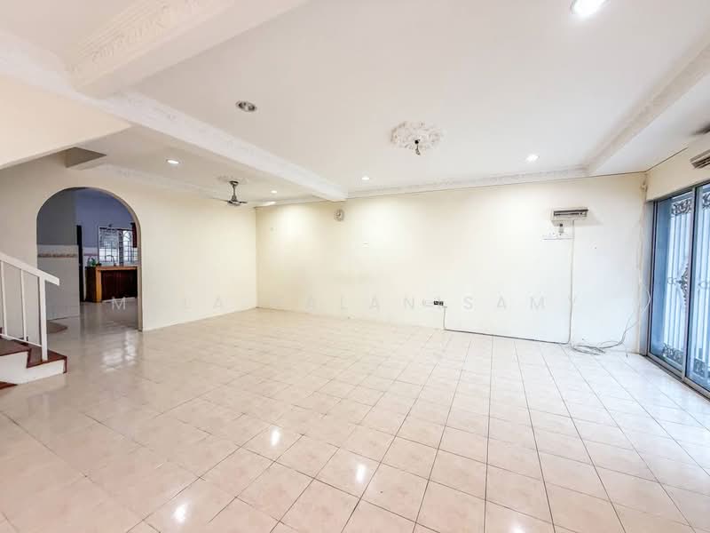 Terraced House for Sale in Seksyen 32, Kemuning Green Ville (Shah Alam) - Mala Palanisamy - Living Room - PropertyGuru.com.my