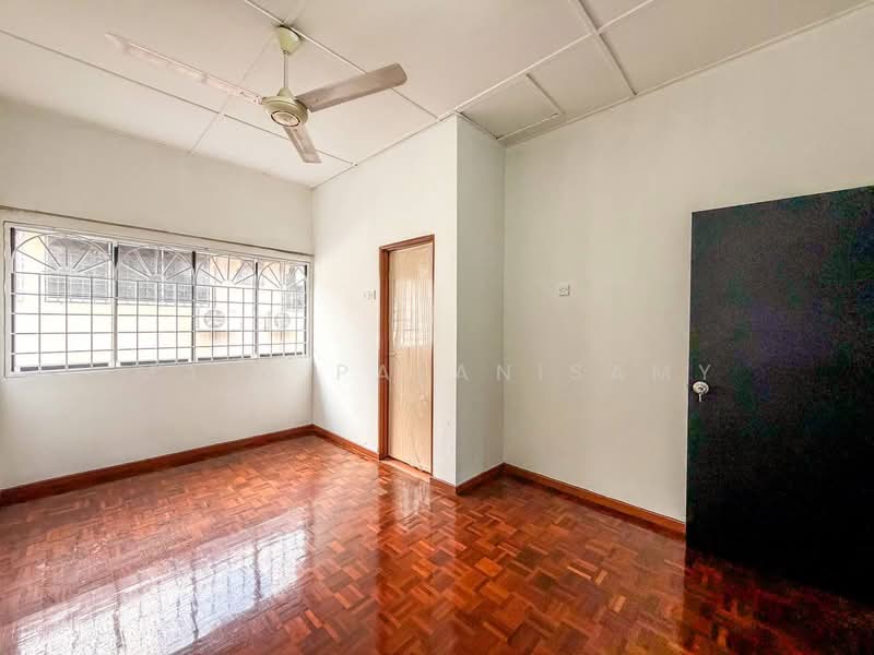 Terraced House for Sale in Seksyen 32, Kemuning Green Ville (Shah Alam) - Mala Palanisamy - Interior - PropertyGuru.com.my