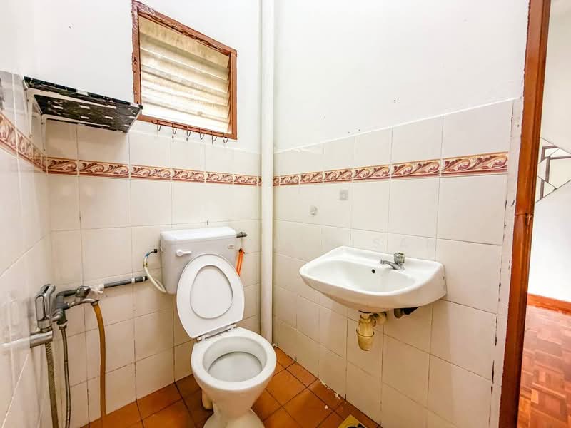 Terraced House for Sale in Seksyen 32, Kemuning Green Ville (Shah Alam) - Mala Palanisamy - Bathroom - PropertyGuru.com.my