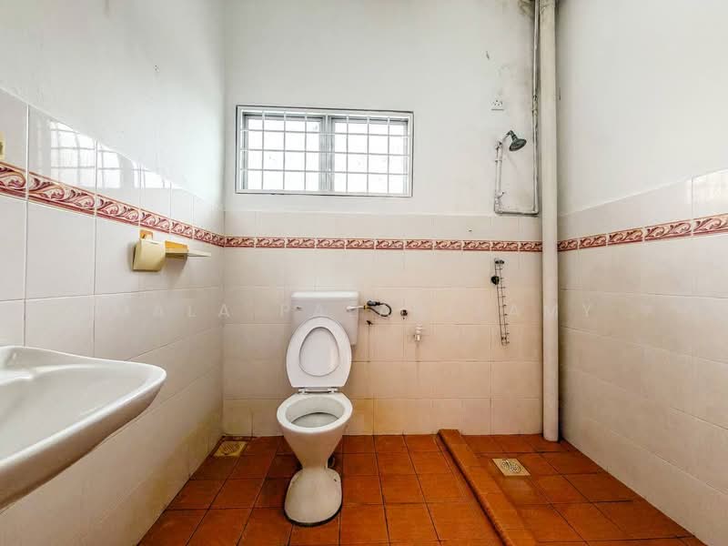 Terraced House for Sale in Seksyen 32, Kemuning Green Ville (Shah Alam) - Mala Palanisamy - Bathroom - PropertyGuru.com.my