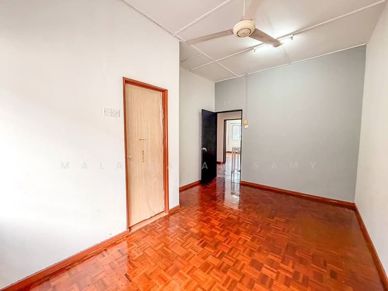 Terraced House for Sale in Seksyen 32, Kemuning Green Ville (Shah Alam) - Mala Palanisamy - Interior - PropertyGuru.com.my