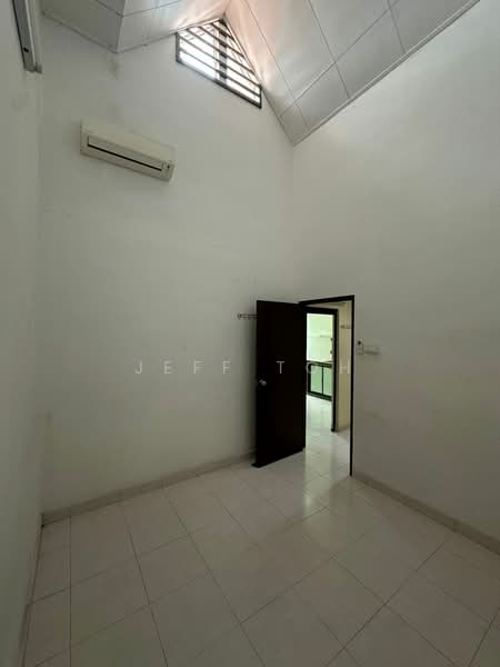 1-storey Terraced House for Sale in Bandar Putra (Kulai) - Jeff Toh - Interior - PropertyGuru.com.my