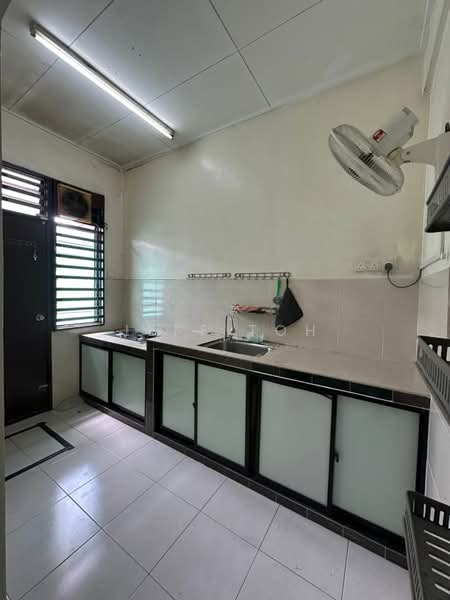 1-storey Terraced House for Sale in Bandar Putra (Kulai) - Jeff Toh - Kitchen - PropertyGuru.com.my