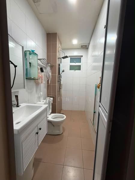 Kondominium untuk Dijual di Fairway Suites - Vincent Lai - Bathroom - PropertyGuru.com.my
