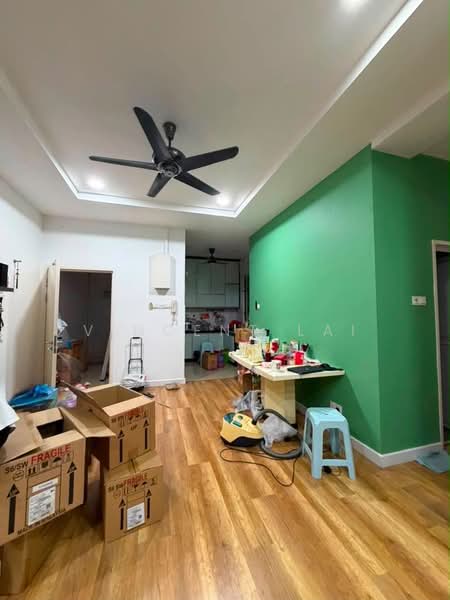 Kondominium untuk Dijual di Fairway Suites - Vincent Lai - Living Room - PropertyGuru.com.my