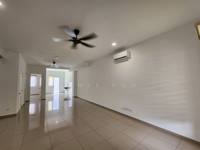 Rumah Teres untuk Dijual di Semenyih (Selangor) - Camie Hoo - Living Room - PropertyGuru.com.my