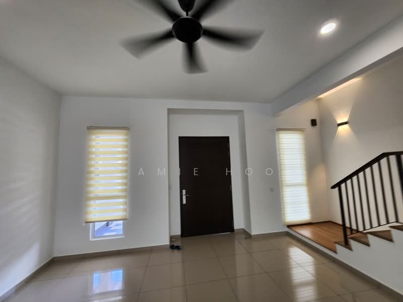Rumah Teres untuk Dijual di Semenyih (Selangor) - Camie Hoo - Living Room - PropertyGuru.com.my