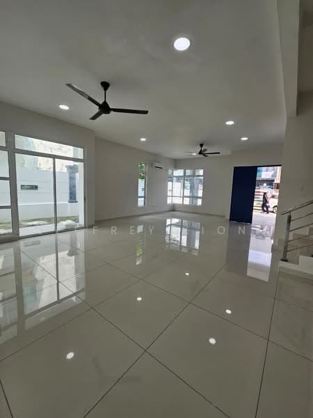 Semi-Detached House for Sale in Taman Bukit Jaya (Ulu Tiram) - Jeffrey Kiong - Living Room - PropertyGuru.com.my