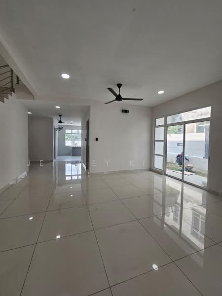 Semi-Detached House for Sale in Taman Bukit Jaya (Ulu Tiram) - Jeffrey Kiong - Living Room - PropertyGuru.com.my