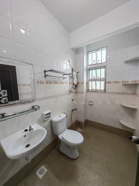 2-storey Terraced House for Rent in Taman Austin Perdana (Tebrau) - Christina Ang - Bathroom - PropertyGuru.com.my