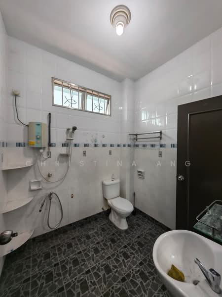 2-storey Terraced House for Rent in Taman Austin Perdana (Tebrau) - Christina Ang - Bathroom - PropertyGuru.com.my