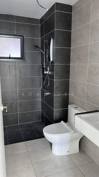 Kediaman Servis untuk Dijual di M Oscar - Adam Lee - Bathroom - PropertyGuru.com.my
