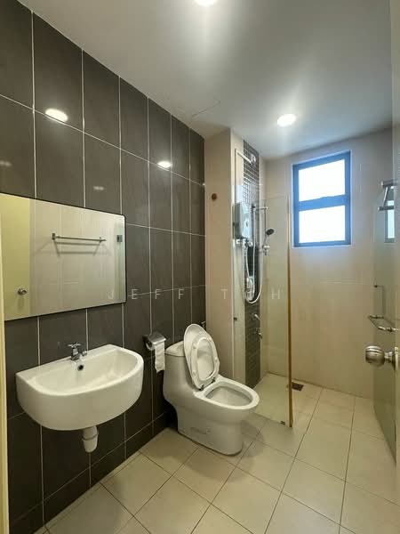 Service Residence for Sale at The Platino Serviced Apartment - Jeff Toh - Bathroom - PropertyGuru.com.my