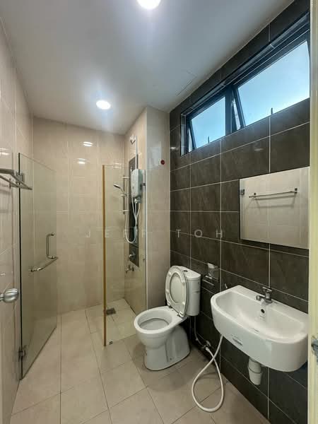 Service Residence for Sale at The Platino Serviced Apartment - Jeff Toh - Bathroom - PropertyGuru.com.my