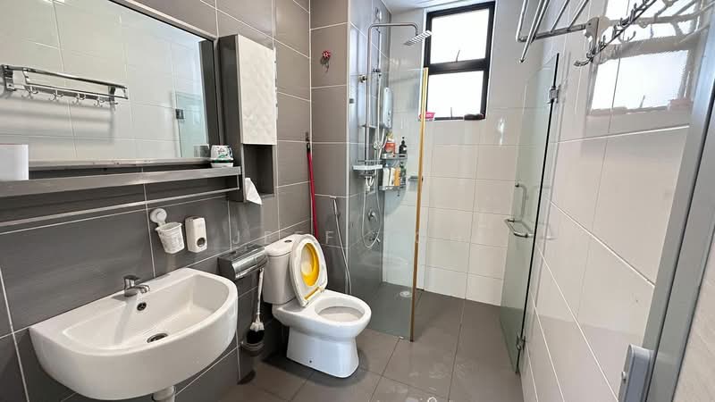 Service Residence for Sale at The Platino Serviced Apartment - Jeff Toh - Bathroom - PropertyGuru.com.my