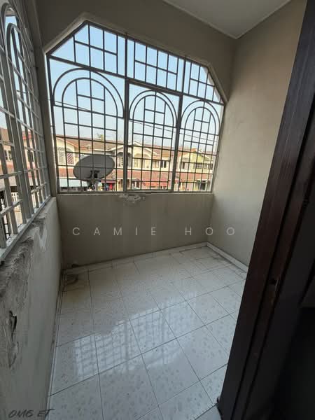 Rumah Teres 2-Tingkat untuk Dijual di Taman Klang Utama (Kapar) - Camie Hoo - Balcony - PropertyGuru.com.my