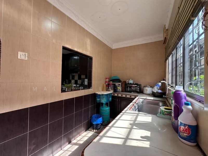 2-storey Terraced House for Sale in Bandar Putra Height (Subang Jaya) - Mala Palanisamy - Kitchen - PropertyGuru.com.my