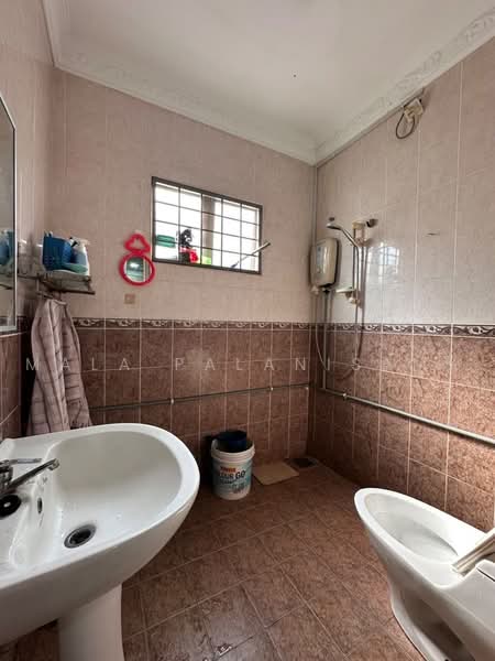 2-storey Terraced House for Sale in Bandar Putra Height (Subang Jaya) - Mala Palanisamy - Bathroom - PropertyGuru.com.my