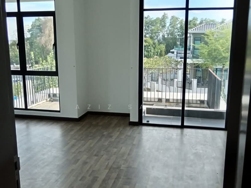 Semi-Detached House for Sale in Shah Alam (Selangor) - Aziz Saad - Balcony - PropertyGuru.com.my