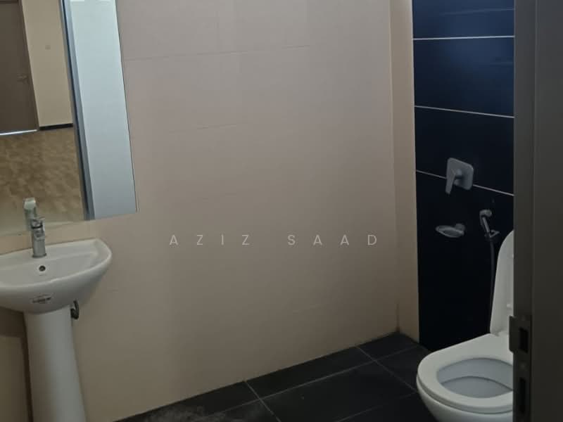 Semi-Detached House for Sale in Shah Alam (Selangor) - Aziz Saad - Bathroom - PropertyGuru.com.my