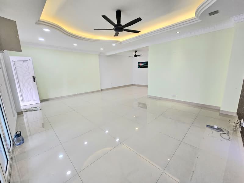 2-storey Terraced House for Sale in Taman Wawasan (Puchong) - Wendy Chin - Living Room - PropertyGuru.com.my