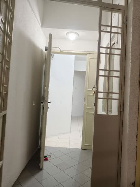 Kondominium untuk Disewa di Regency Condominium - Loga Raju - Entrance - PropertyGuru.com.my
