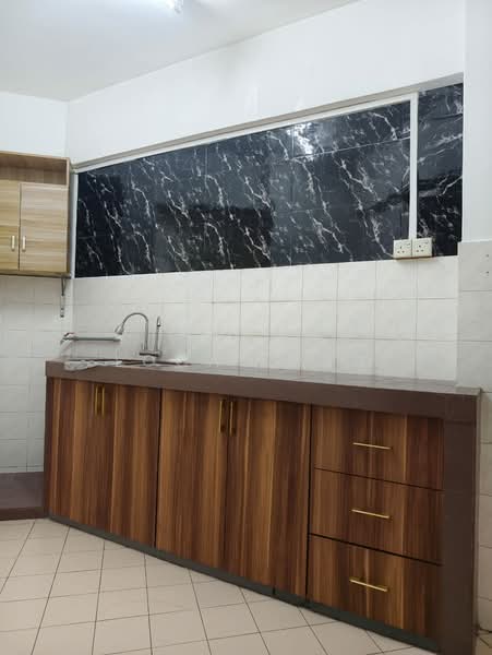Kondominium untuk Disewa di Regency Condominium - Loga Raju - Kitchen - PropertyGuru.com.my