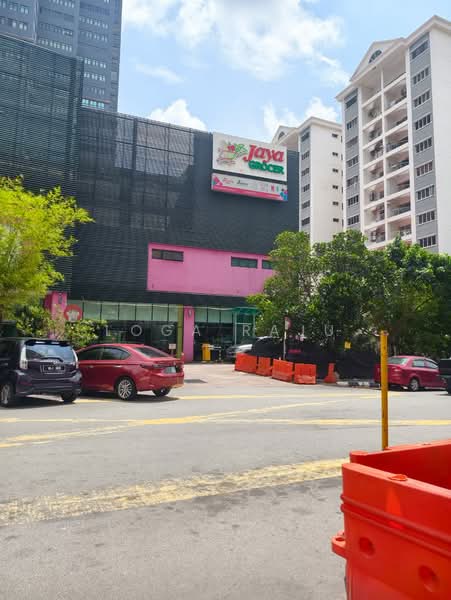 Kondominium untuk Disewa di Regency Condominium - Loga Raju - Exterior - PropertyGuru.com.my