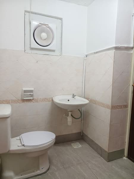 Kondominium untuk Disewa di Regency Condominium - Loga Raju - Bathroom - PropertyGuru.com.my