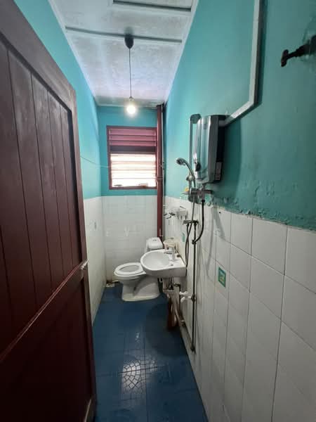 Rumah Teres 2-Tingkat untuk Disewa di Seksyen 10 (Petaling Jaya) - Key Ling - Bathroom - PropertyGuru.com.my