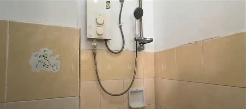Pangsapuri untuk Disewa di Bayu Villa - Loga Raju - Bathroom - PropertyGuru.com.my