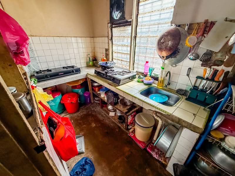 Rumah Teres 2-Tingkat untuk Dijual di Taman Usaha Jaya (Kepong) - Azli Ibrahim - Kitchen - PropertyGuru.com.my