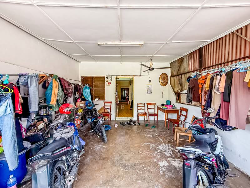 Rumah Teres 2-Tingkat untuk Dijual di Taman Usaha Jaya (Kepong) - Azli Ibrahim - Car Park - PropertyGuru.com.my