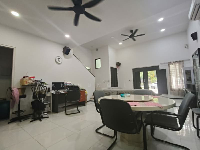 Rumah Teres untuk Dijual di Bandar Kinrara Seksyen 1 (Bandar Kinrara) - Wan Hung Liew - Living Room - PropertyGuru.com.my